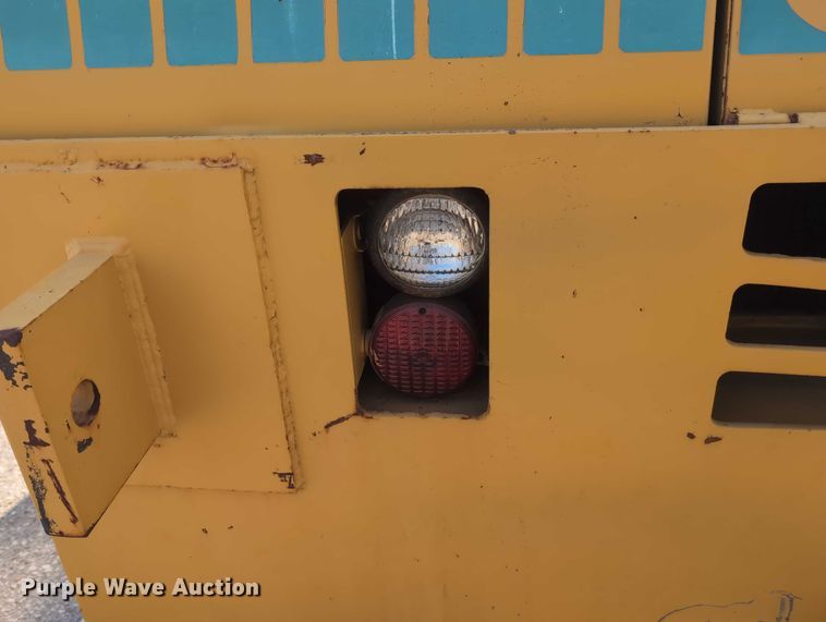 image for item EG2743 1983 Case 3330B crane