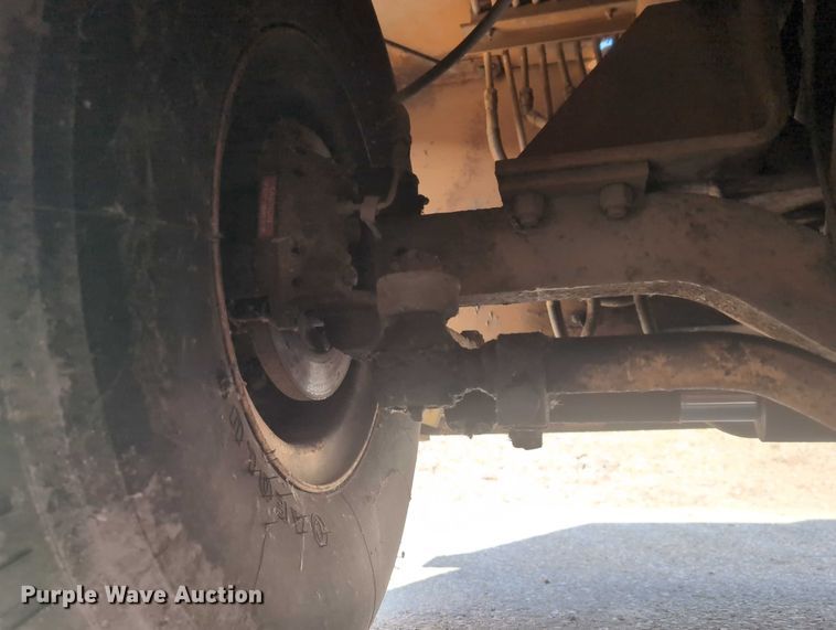 image for item EG2743 1983 Case 3330B crane