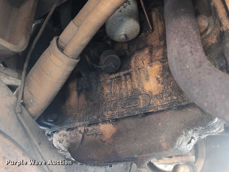 image for item EG2743 1983 Case 3330B crane