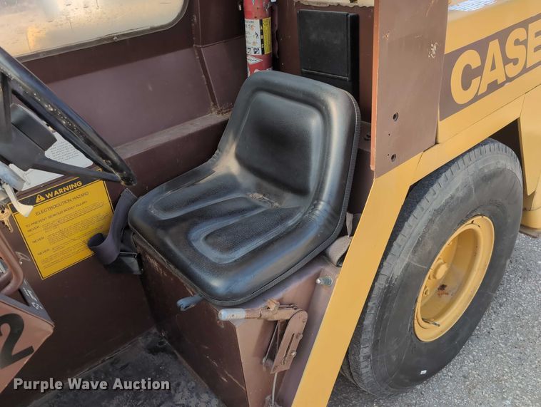 image for item EG2743 1983 Case 3330B crane