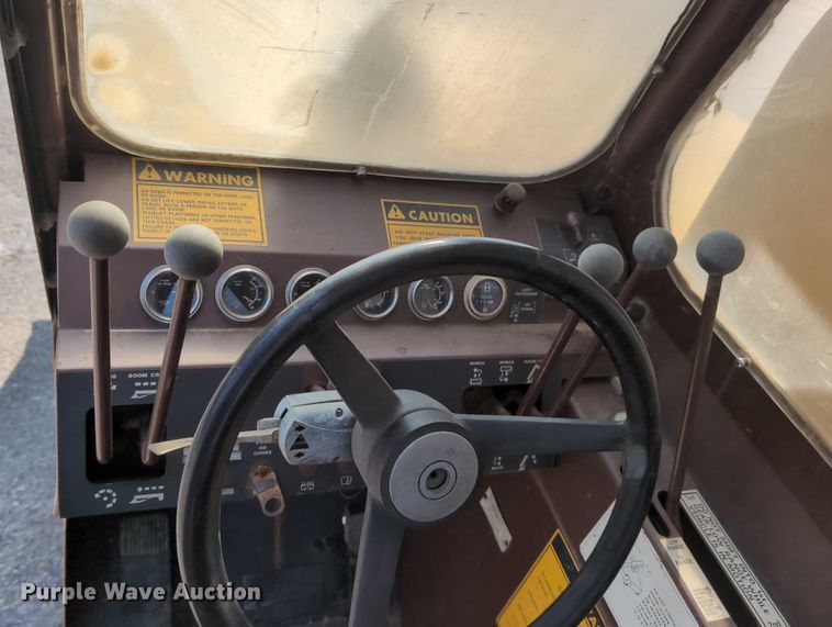 image for item EG2743 1983 Case 3330B crane