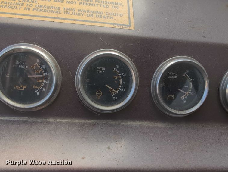 image for item EG2743 1983 Case 3330B crane