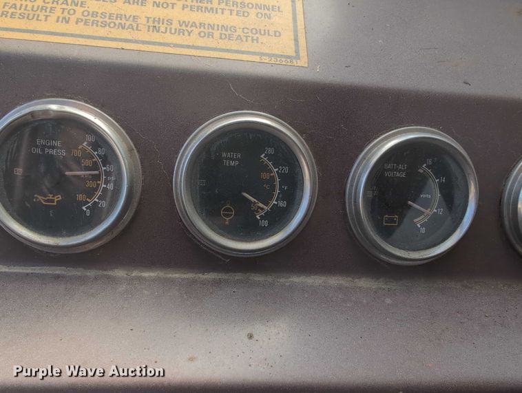 image for item EG2743 1983 Case 3330B crane