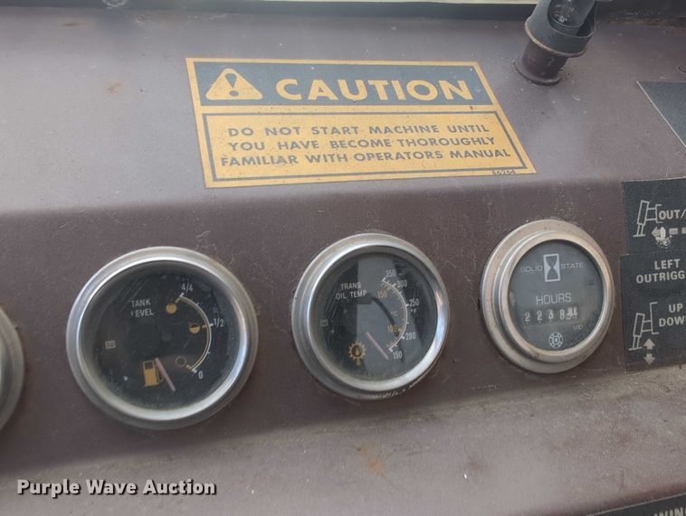 image for item EG2743 1983 Case 3330B crane