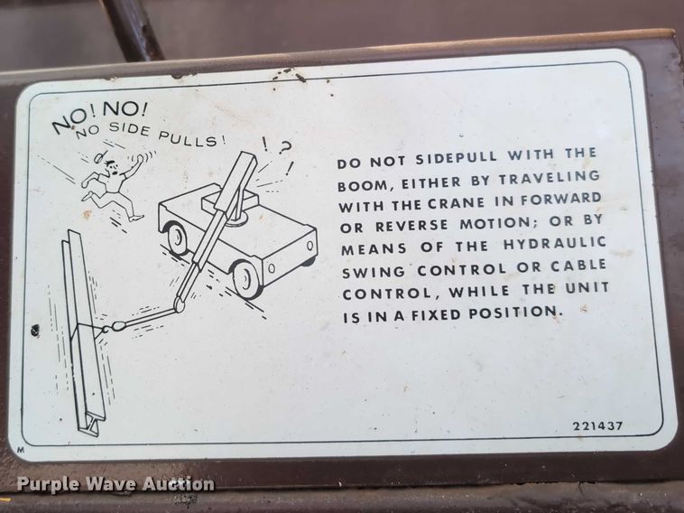 image for item EG2743 1983 Case 3330B crane