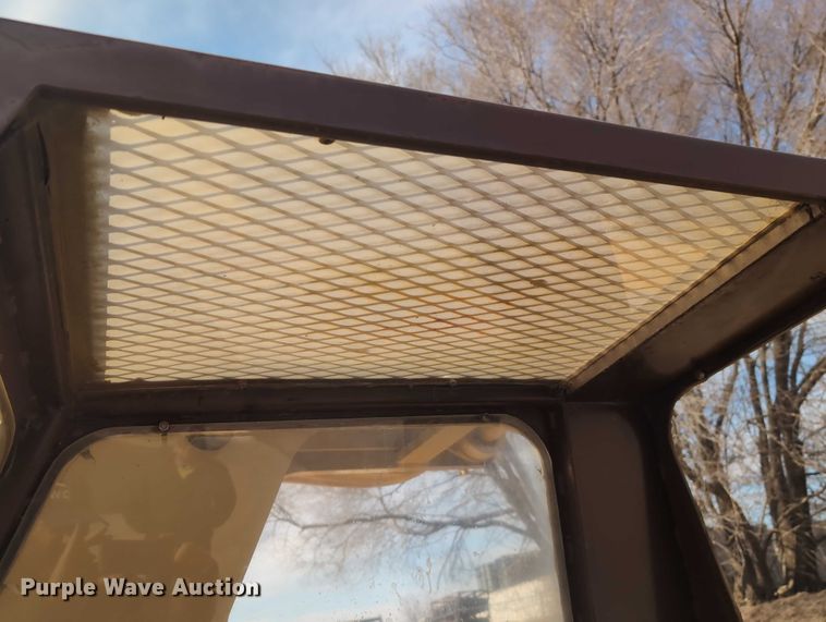 image for item EG2743 1983 Case 3330B crane