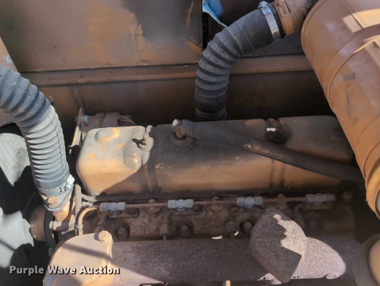 image for item EG2743 1983 Case 3330B crane