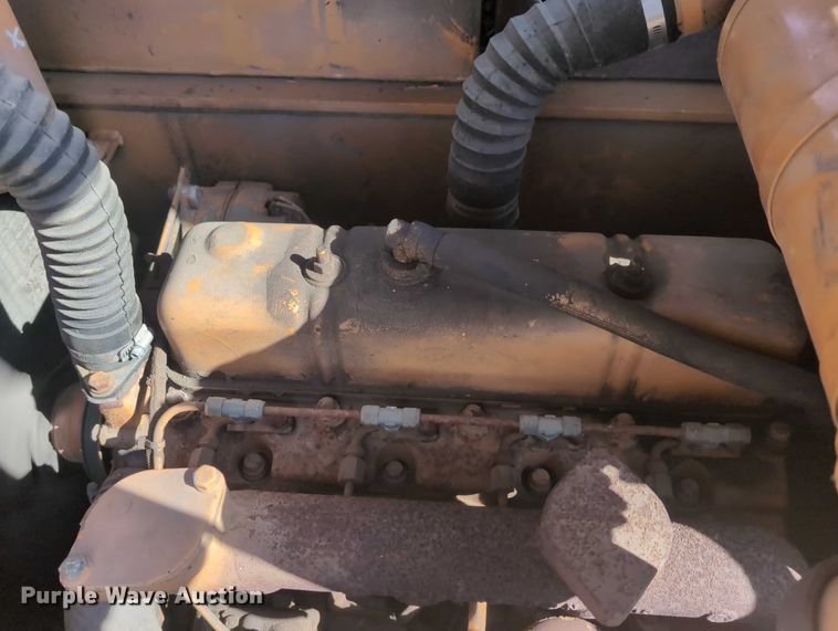 image for item EG2743 1983 Case 3330B crane