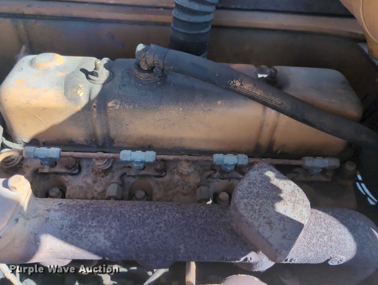 image for item EG2743 1983 Case 3330B crane