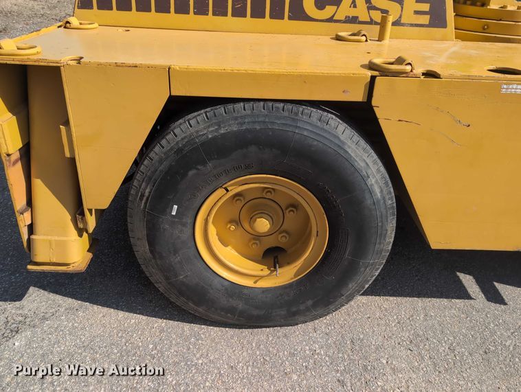 image for item EG2743 1983 Case 3330B crane