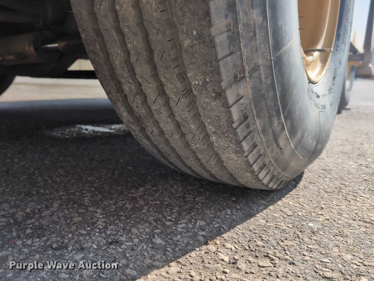 image for item EG2743 1983 Case 3330B crane