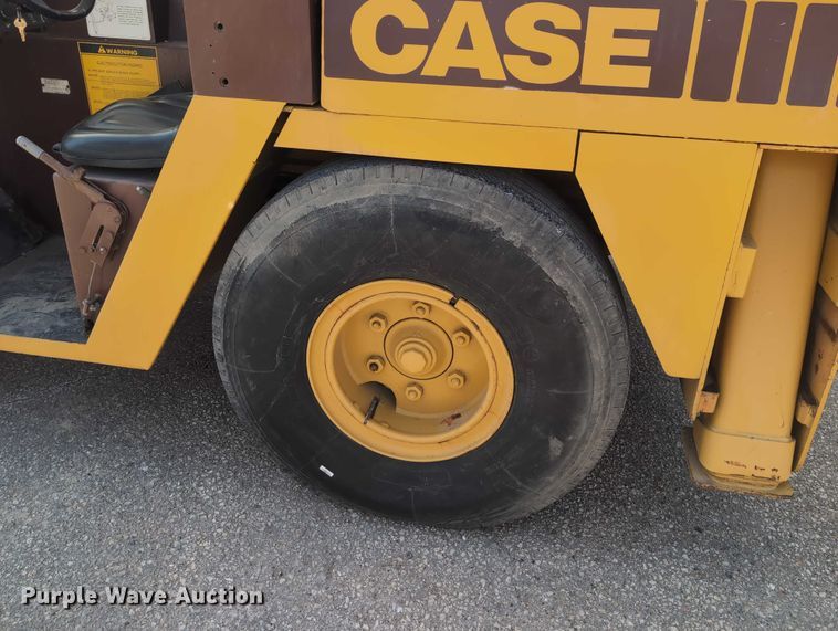 image for item EG2743 1983 Case 3330B crane