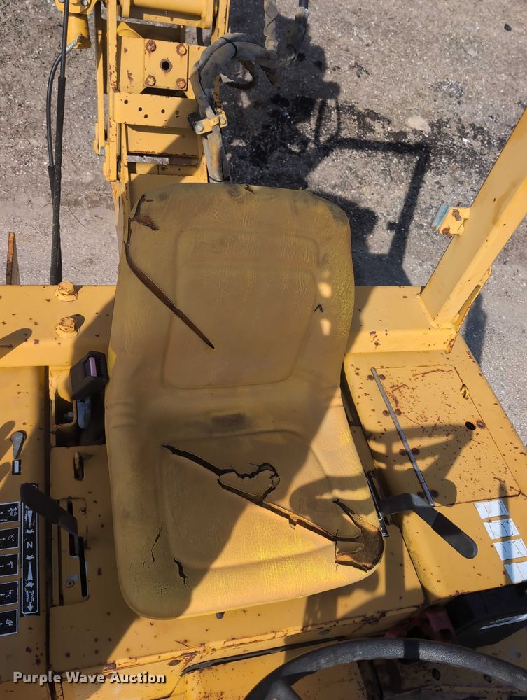 image for item EG2744 1997 Vermeer V4150a cable plow