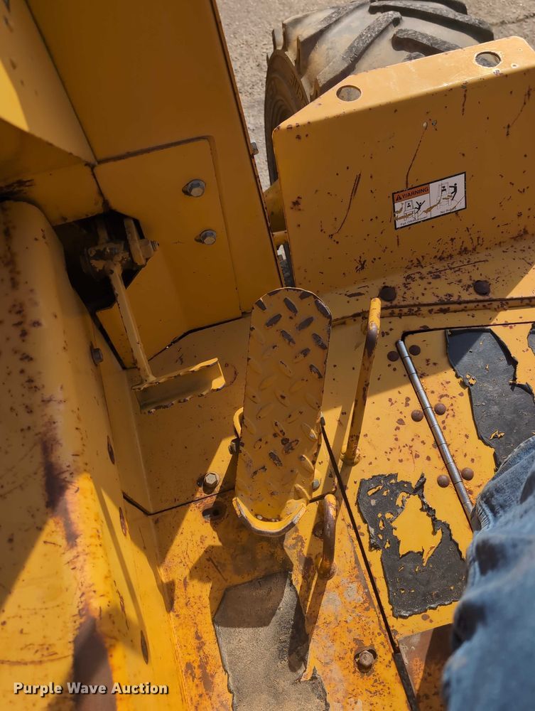 image for item EG2744 1997 Vermeer V4150a cable plow