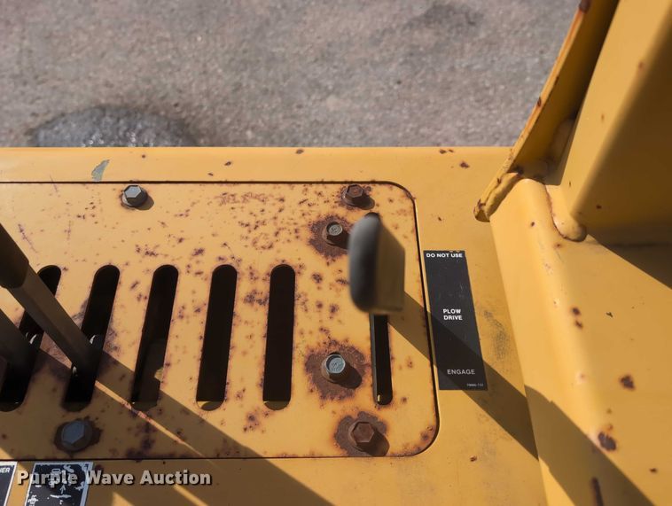 image for item EG2744 1997 Vermeer V4150a cable plow