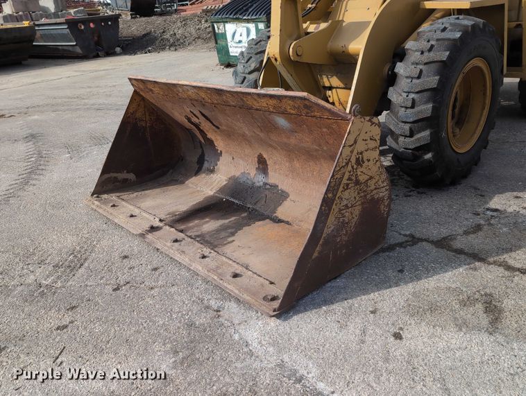 image for item EG2746 1989 John Deere 344E wheel loader