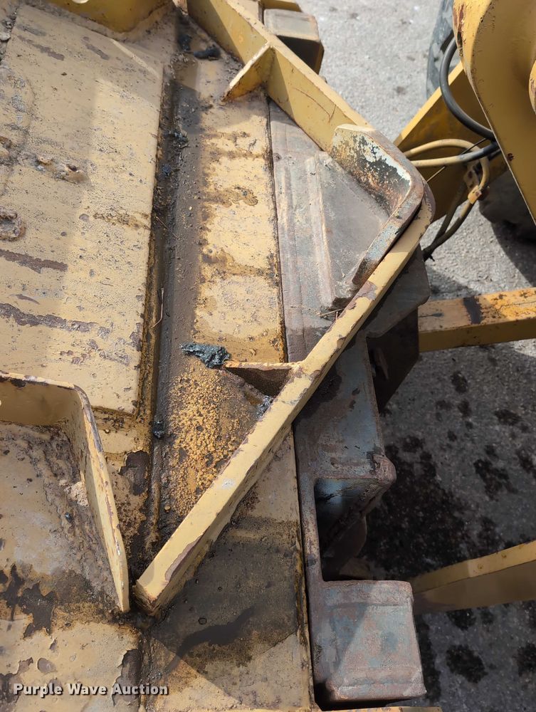 image for item EG2746 1989 John Deere 344E wheel loader