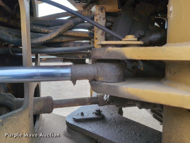 image for item EG2746 1989 John Deere 344E wheel loader