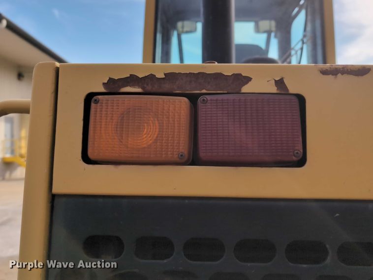 image for item EG2746 1989 John Deere 344E wheel loader