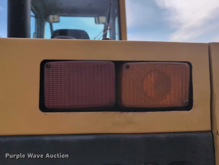 image for item EG2746 1989 John Deere 344E wheel loader