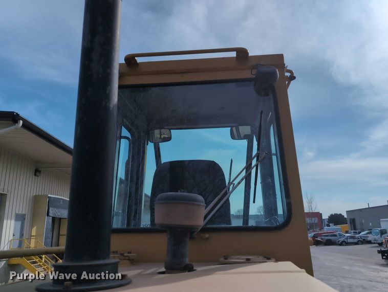 image for item EG2746 1989 John Deere 344E wheel loader