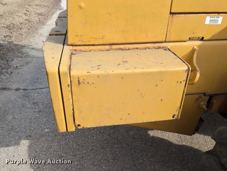 image for item EG2746 1989 John Deere 344E wheel loader