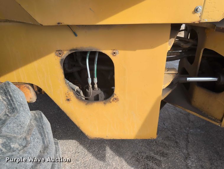 image for item EG2746 1989 John Deere 344E wheel loader