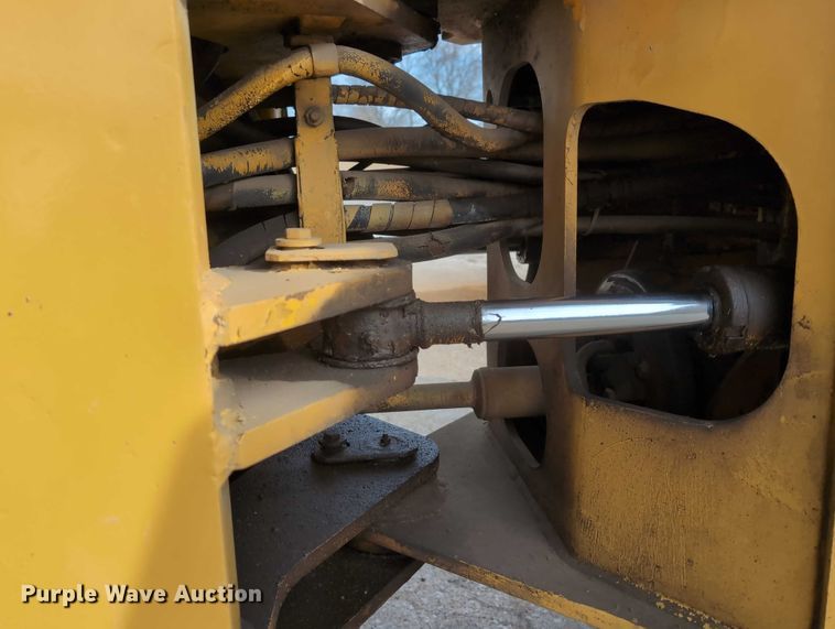 image for item EG2746 1989 John Deere 344E wheel loader
