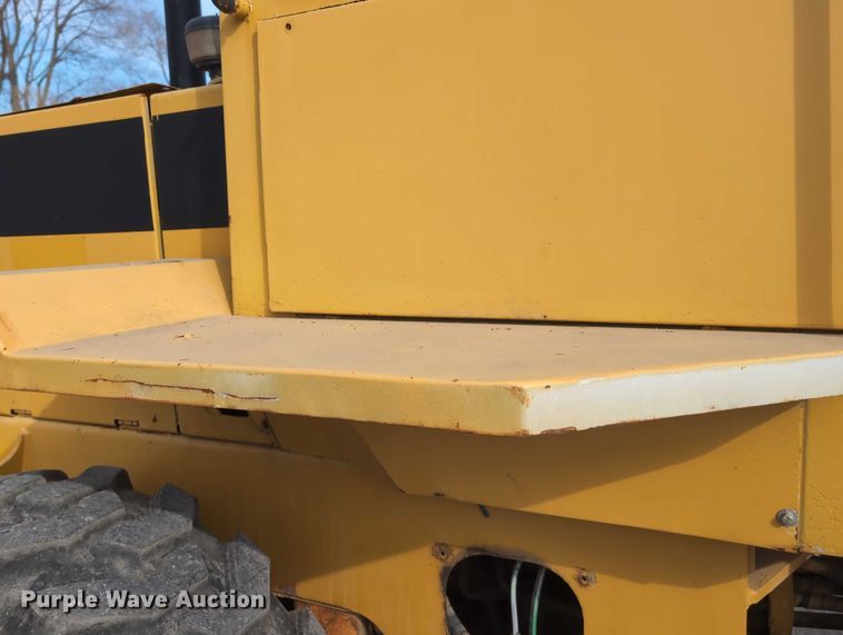 image for item EG2746 1989 John Deere 344E wheel loader