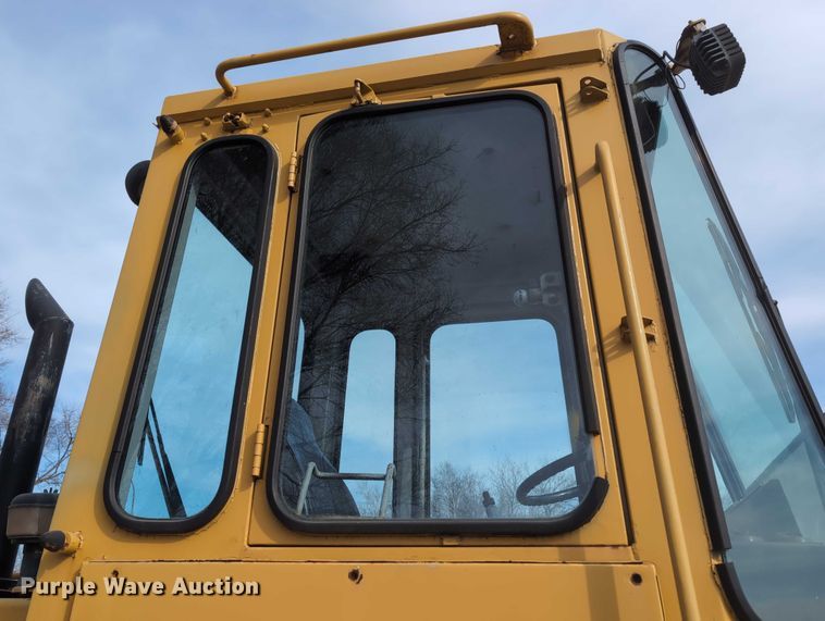 image for item EG2746 1989 John Deere 344E wheel loader