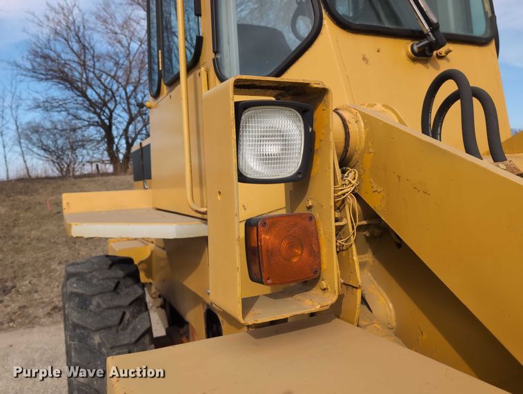 image for item EG2746 1989 John Deere 344E wheel loader