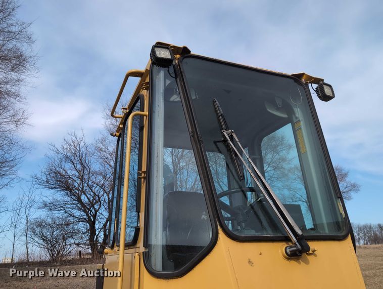 image for item EG2746 1989 John Deere 344E wheel loader