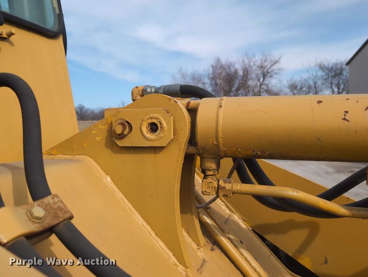 image for item EG2746 1989 John Deere 344E wheel loader