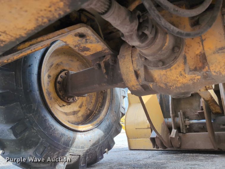 image for item EG2746 1989 John Deere 344E wheel loader