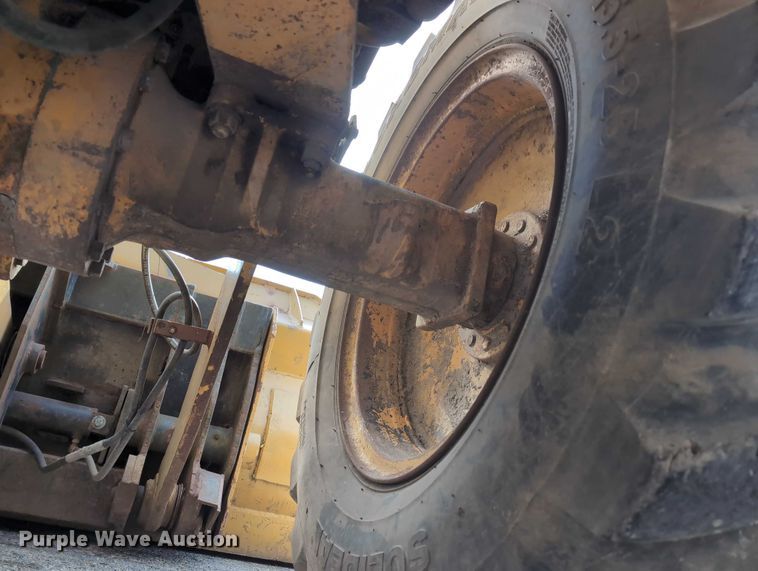 image for item EG2746 1989 John Deere 344E wheel loader