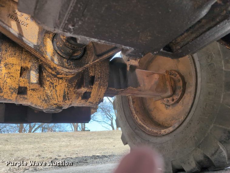 image for item EG2746 1989 John Deere 344E wheel loader