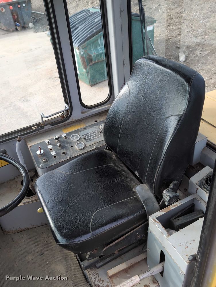 image for item EG2746 1989 John Deere 344E wheel loader