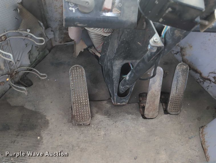 image for item EG2746 1989 John Deere 344E wheel loader