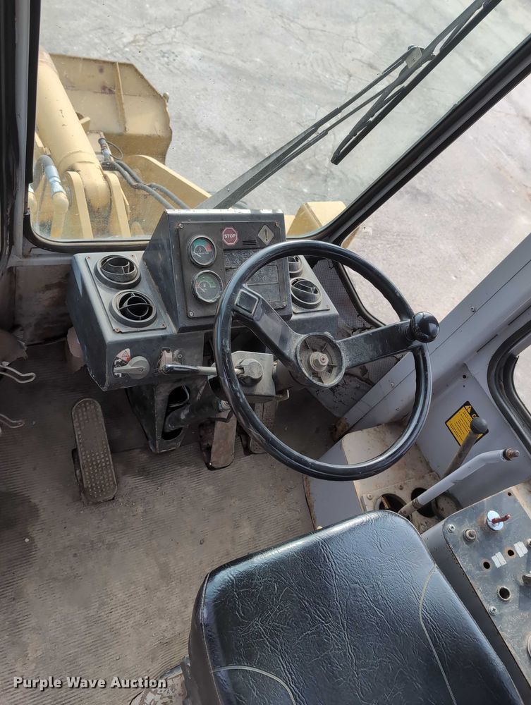 image for item EG2746 1989 John Deere 344E wheel loader