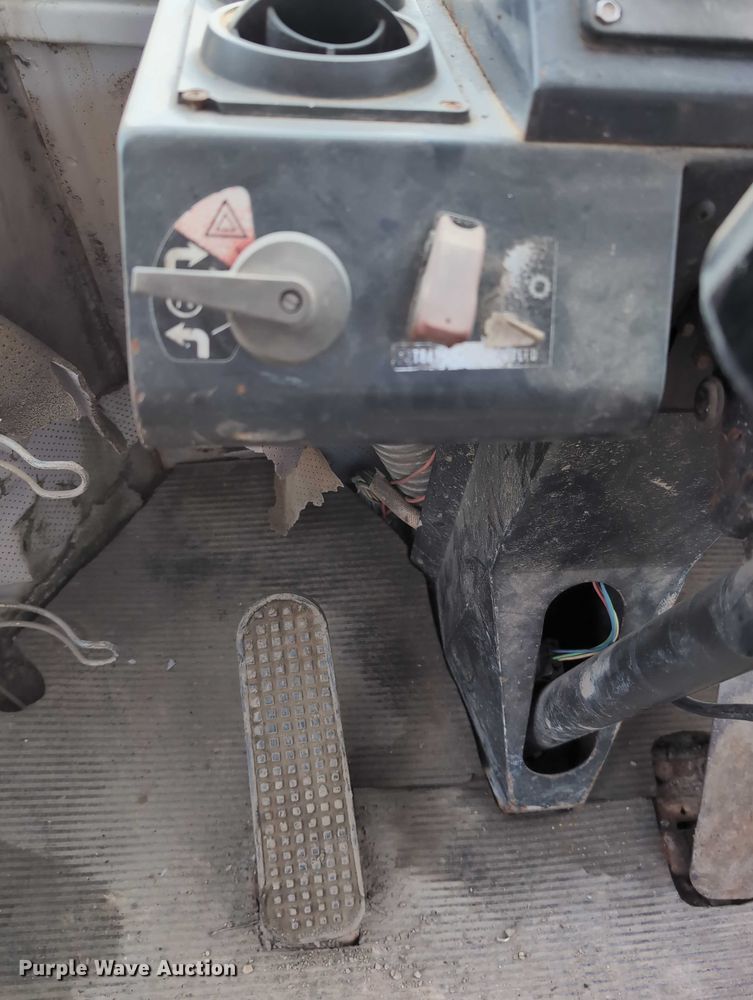 image for item EG2746 1989 John Deere 344E wheel loader