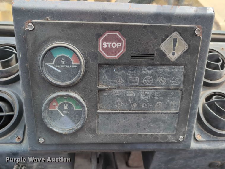 image for item EG2746 1989 John Deere 344E wheel loader