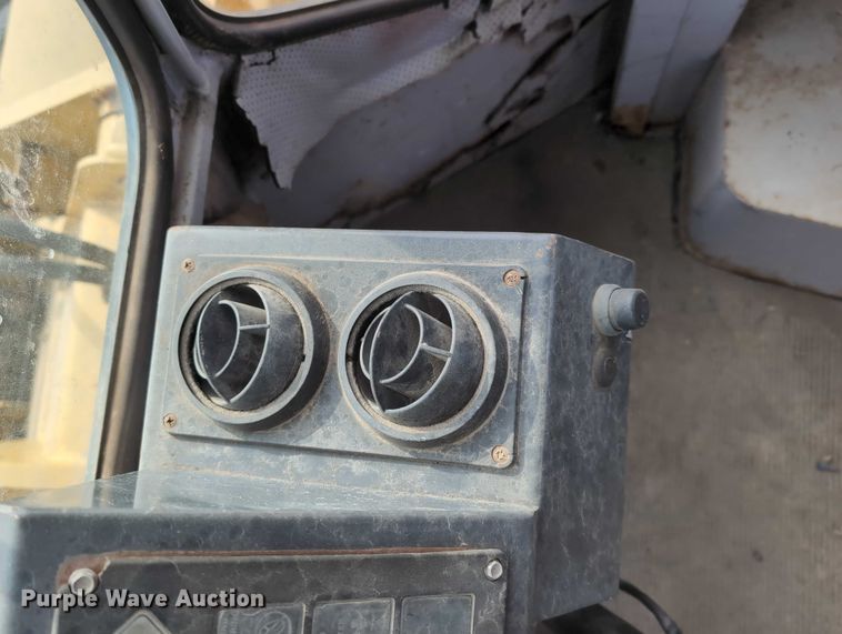 image for item EG2746 1989 John Deere 344E wheel loader