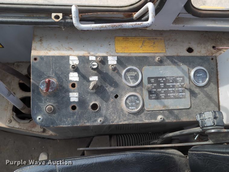 image for item EG2746 1989 John Deere 344E wheel loader