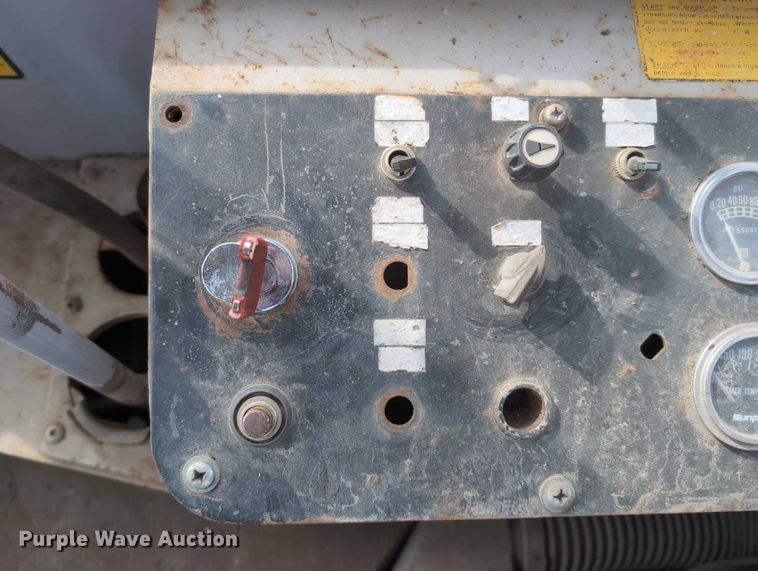 image for item EG2746 1989 John Deere 344E wheel loader