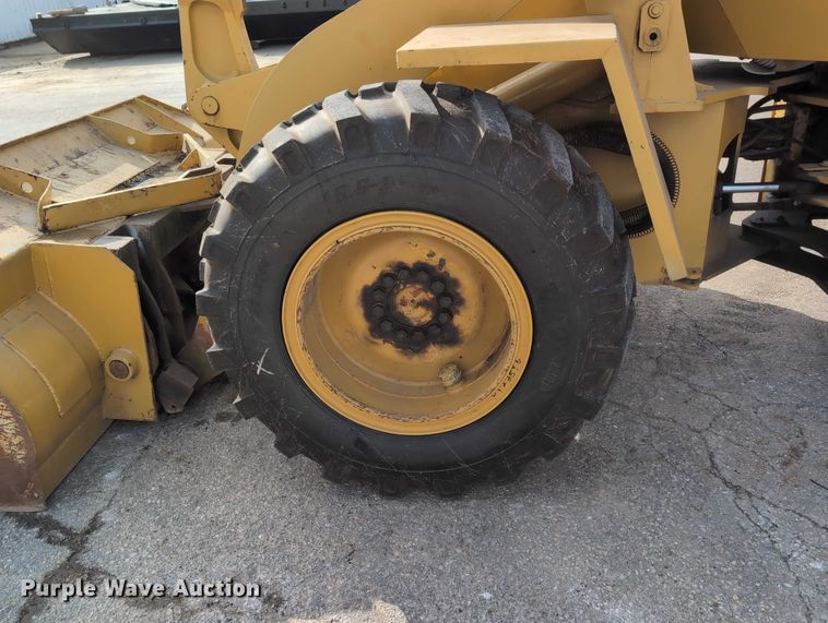 image for item EG2746 1989 John Deere 344E wheel loader
