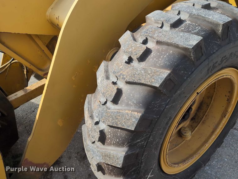 image for item EG2746 1989 John Deere 344E wheel loader