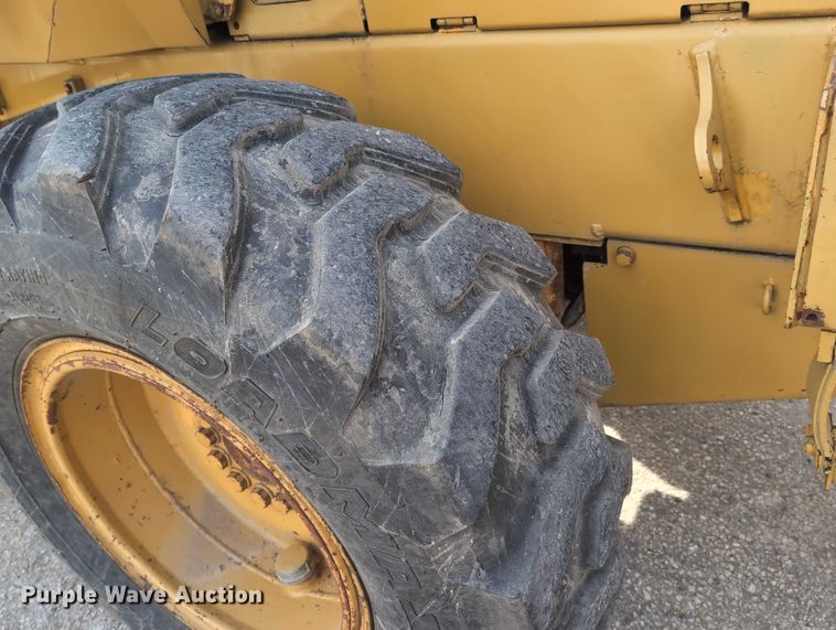 image for item EG2746 1989 John Deere 344E wheel loader