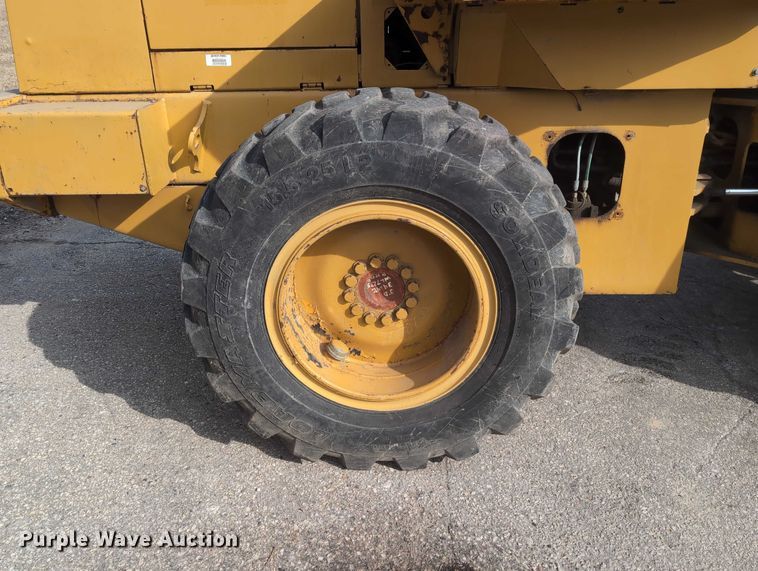 image for item EG2746 1989 John Deere 344E wheel loader