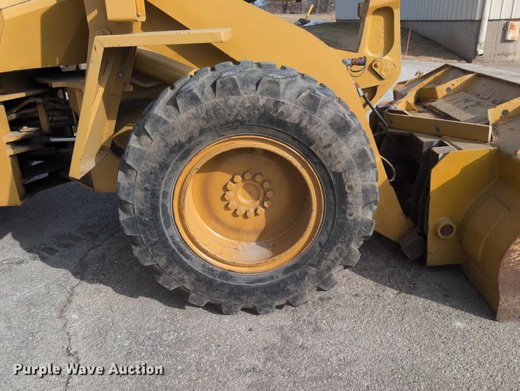 image for item EG2746 1989 John Deere 344E wheel loader
