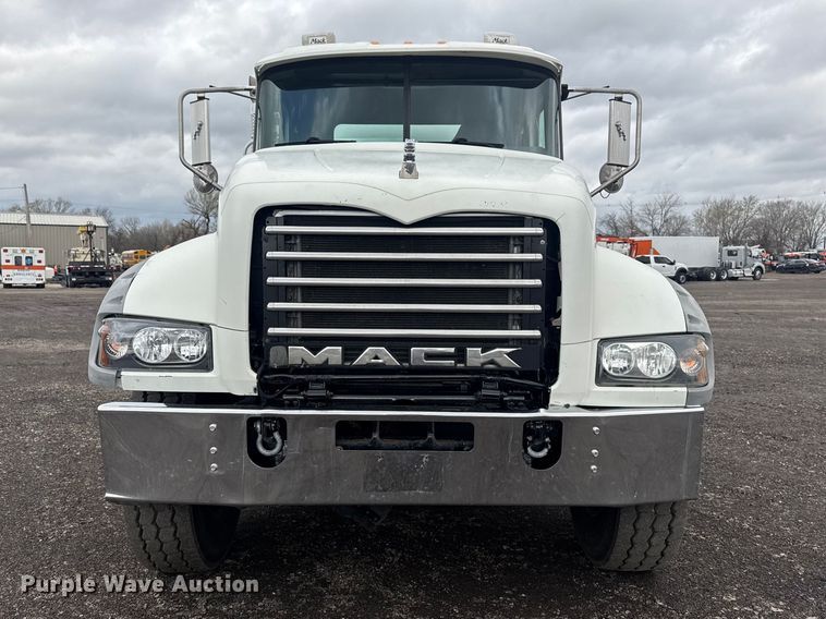 image for item EG8844 2013 Mack GU433 vacuum truck